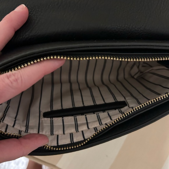 Classy Black Purse with tassels 🖤 - Picture 10 of 11